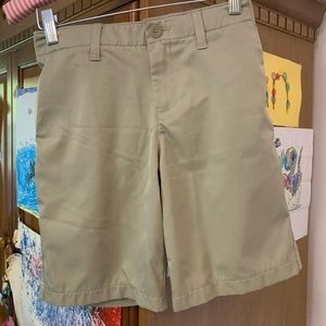 Boys kaki under armour shorts great for school